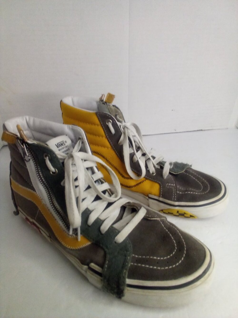 Vans Off The Wall Shoes High Top Sneakers Men 10.5 Women 12 Zipper Gray Gold